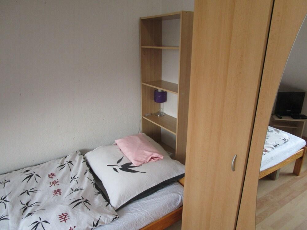 Michael's Apartments Room