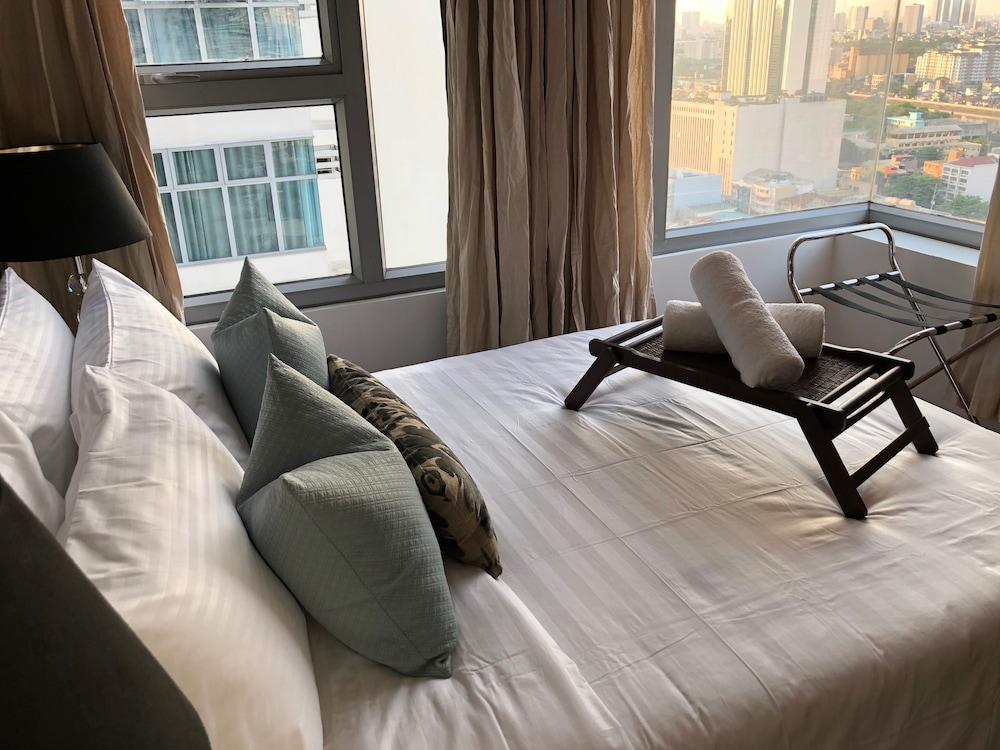 Cozy Pad in Heart of Makati HiSpeed WiFi Featured Image