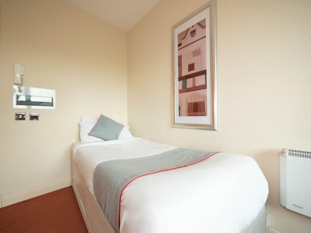 Chase Suites Room