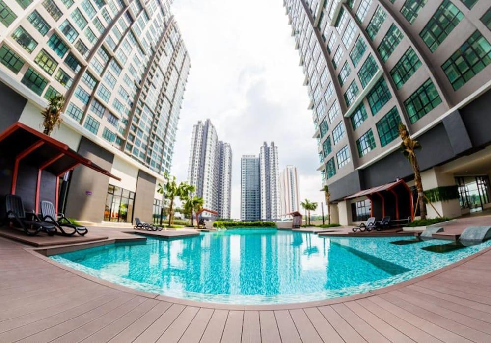 Conezion Putrajaya by SYNC Outdoor Pool