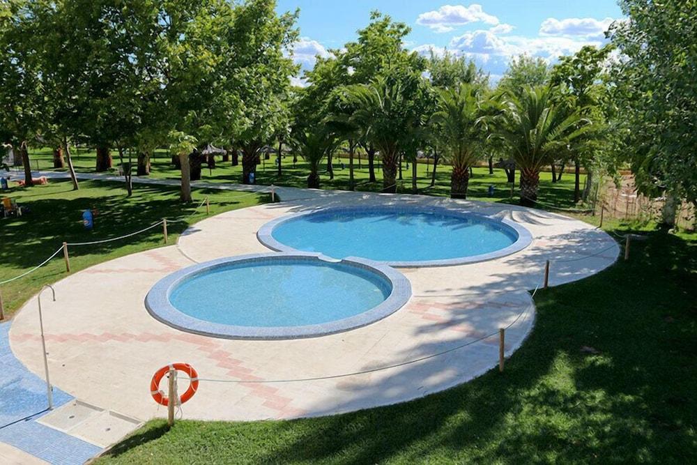 Hostal - Camping Ciudad de Cáceres Outdoor Pool