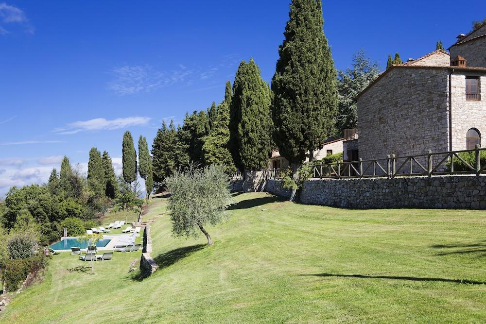 Borgo di Pietrafitta Relais Property Grounds