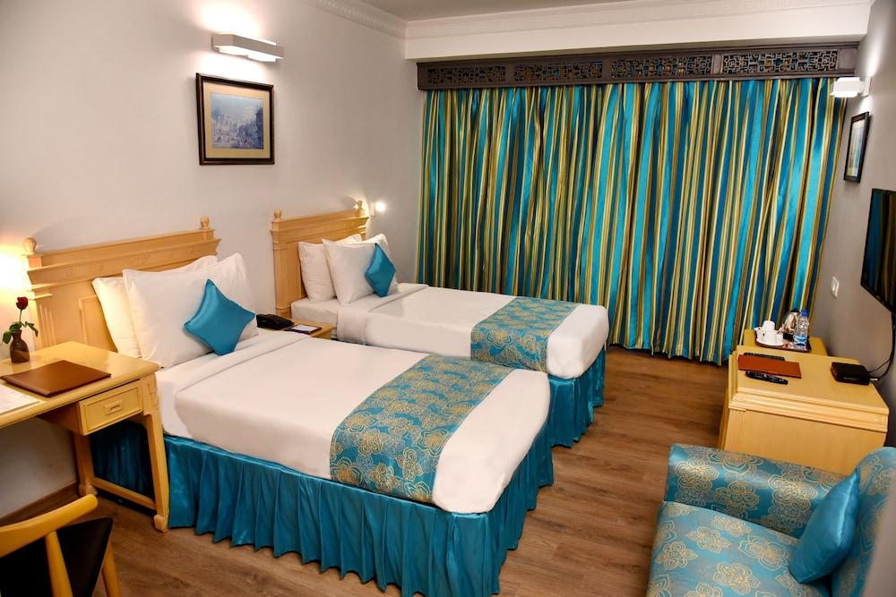 Golden Parkk Room