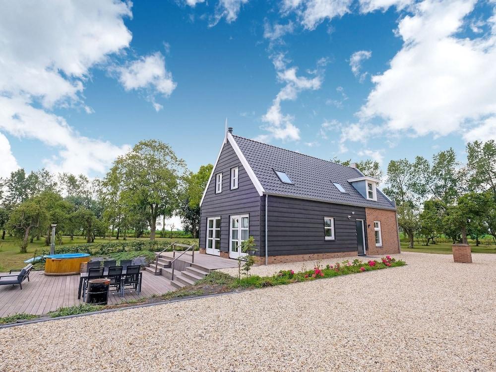 Luxurious Villa in Zwartewaal With Private Garden
