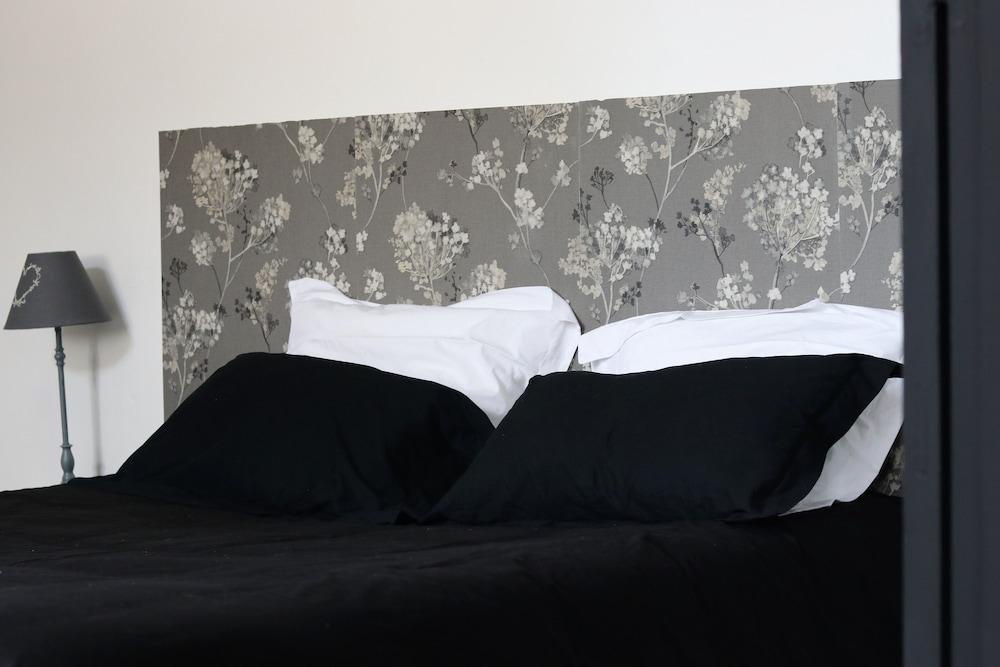 La Vigneronne 1870 Room