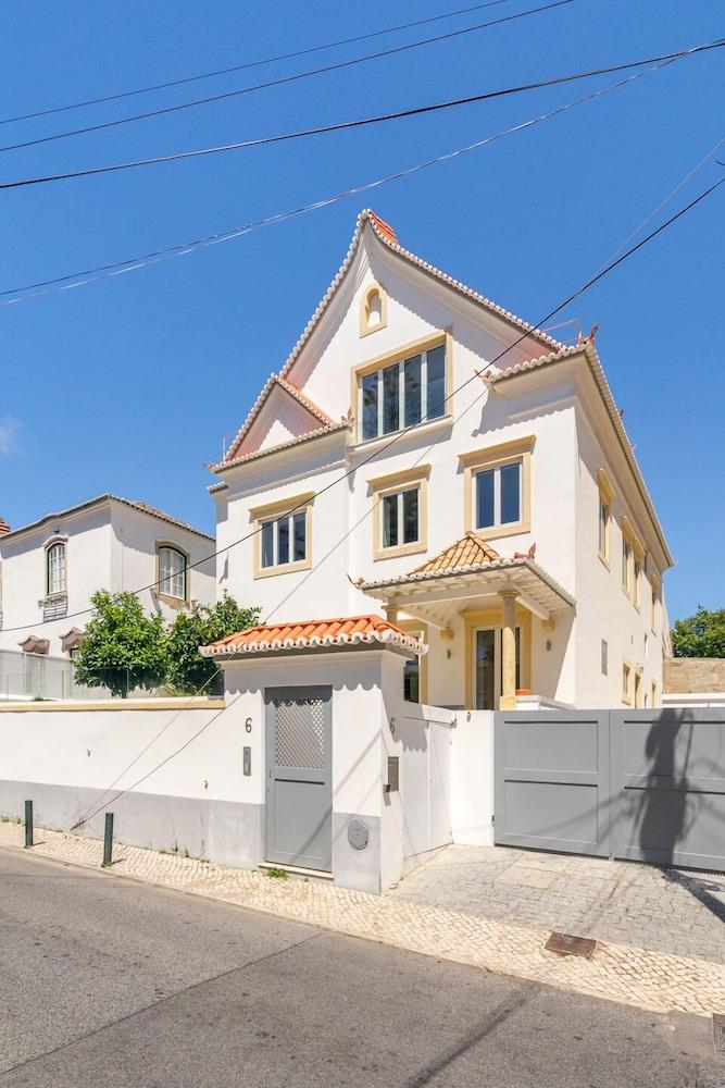 تشاليت إستوريل تاون هاوس