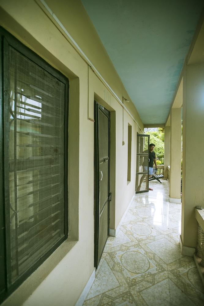 Sauraha Nana Hotel Interior