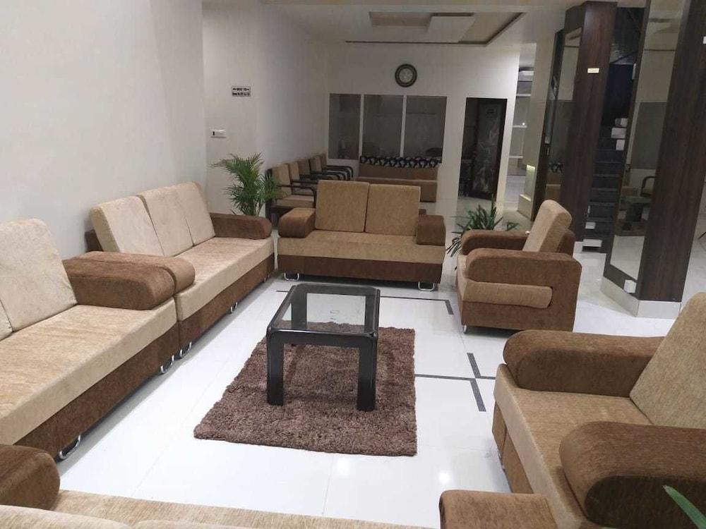 هوتل شاشيناج كلاركس إن الردهة
