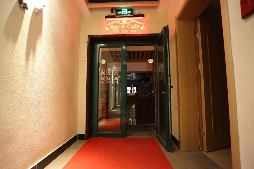 هابي دراجون آر جاي ألي هوتل الفندق من الداخل