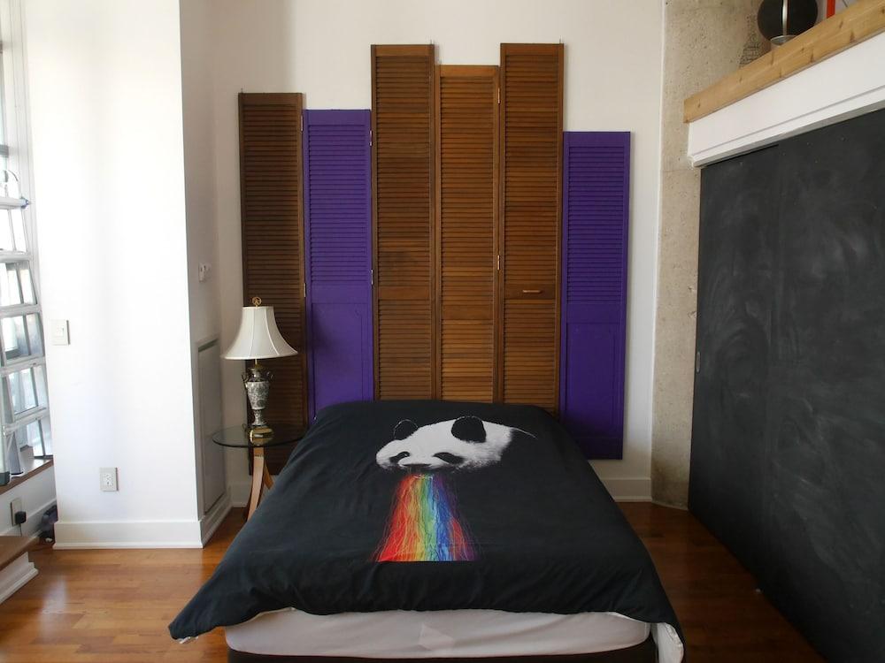 Spacious Open Condo with 2 Beds Room