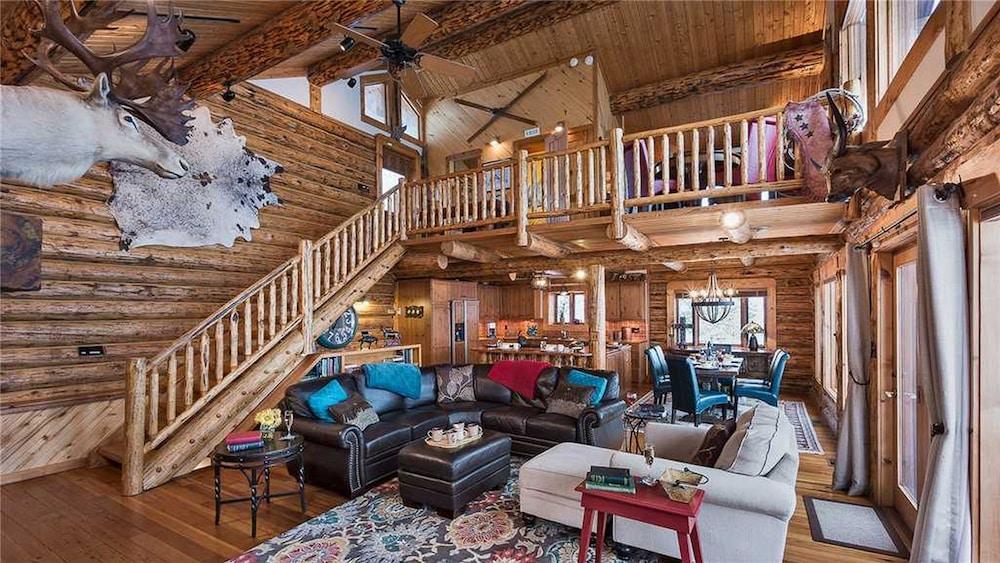 Mountain High Chalet