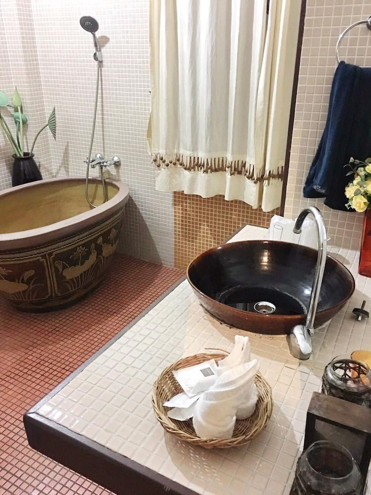 Hongchaofa Villa with Pool Bathroom