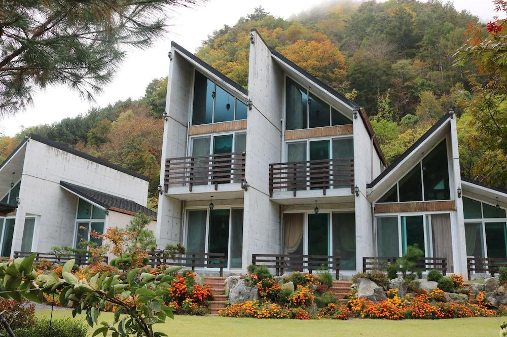Moon On The Cloud Exterior