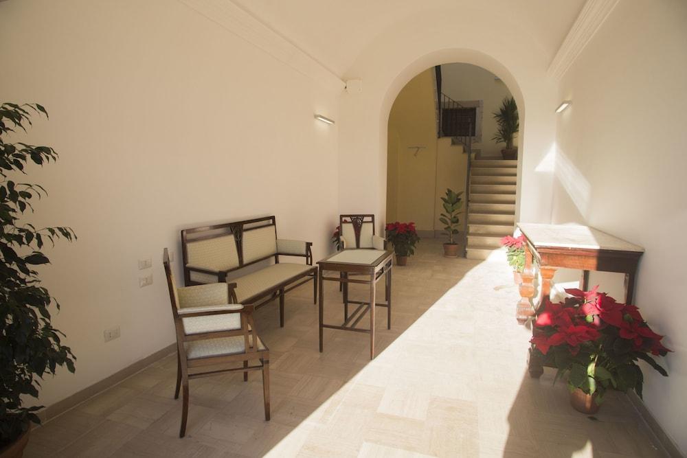 L'Antico Monastero Lobby Sitting Area