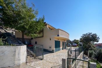 Apartments Zlatko