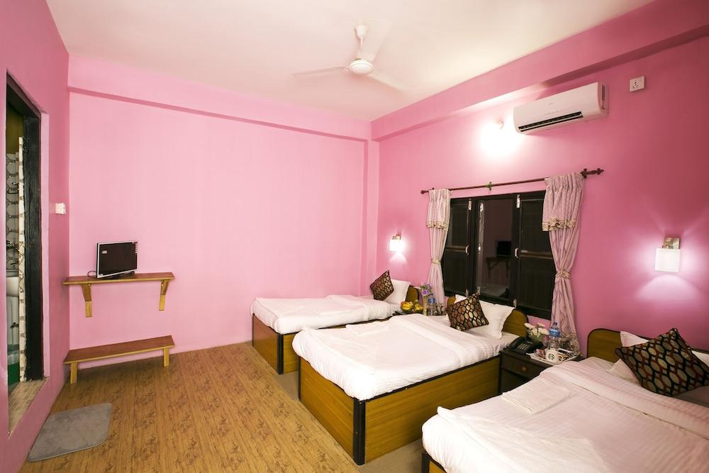 Sauraha Nana Hotel Room
