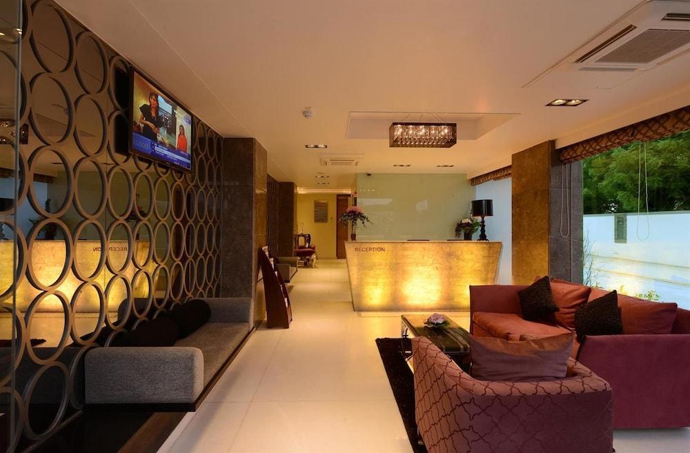 Tulip Inn Ahmedabad Lobby Sitting Area