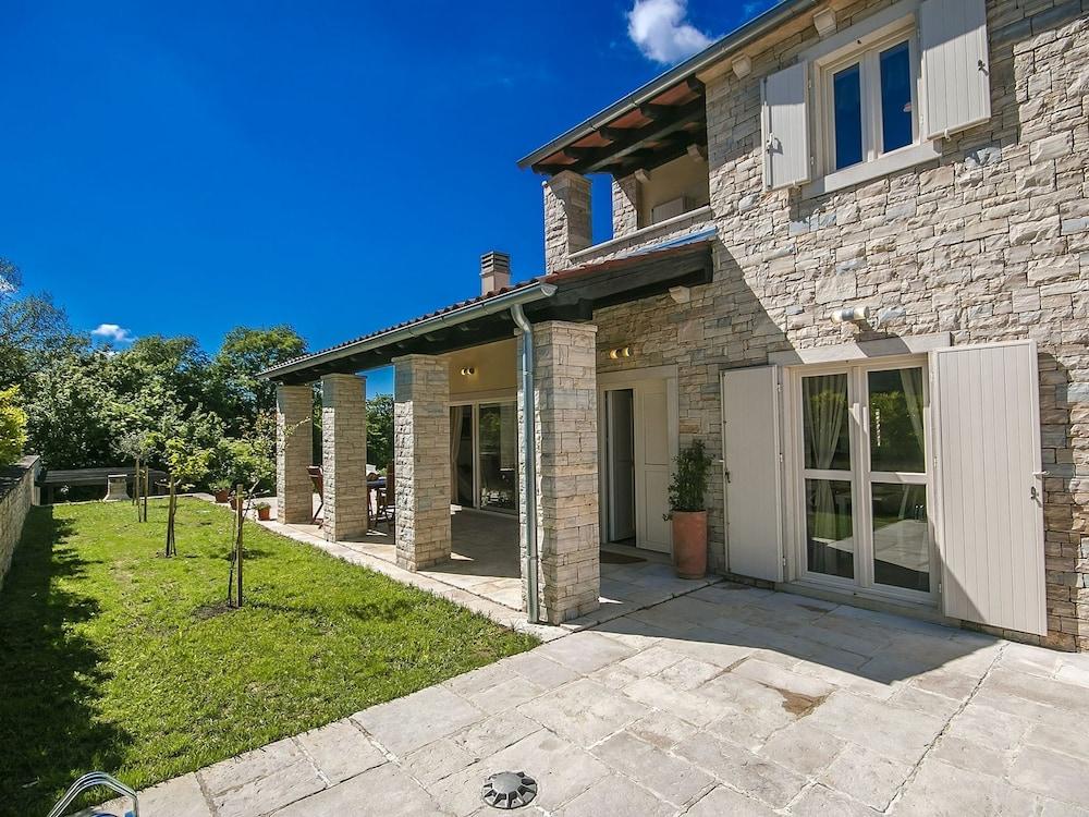 Detached Villa With Private Pool in a Wine Region Near the Beach Featured Image