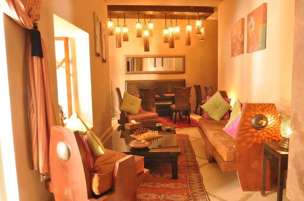 رياض جاردان دي ريف باي لا سيريدرا منطقة الجلوس في الردهة