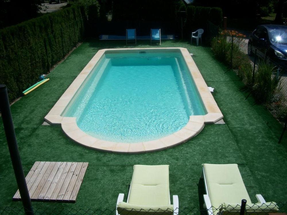 Chalet Les Aigles Outdoor Pool