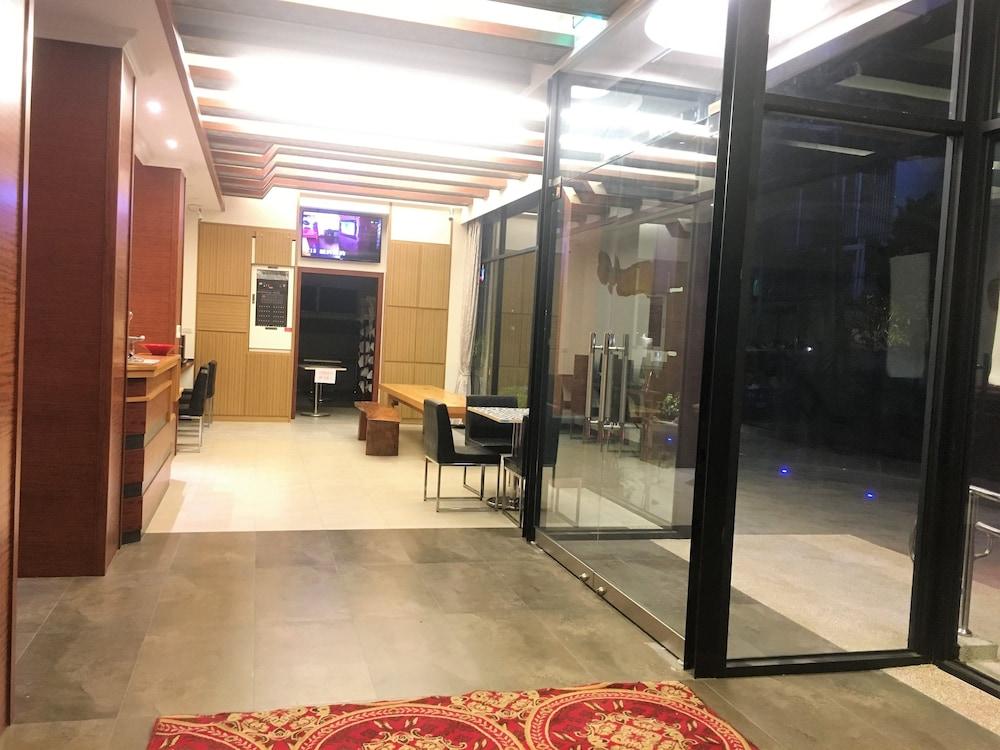 في فينج إكسكويزيت موتل بينتونج برانش