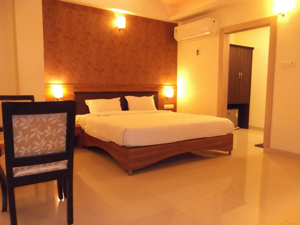 Hotel Nera Regency Featured Image