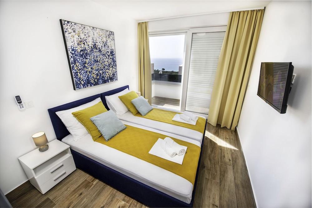Luxury Villas Royal II with Private Pool Room