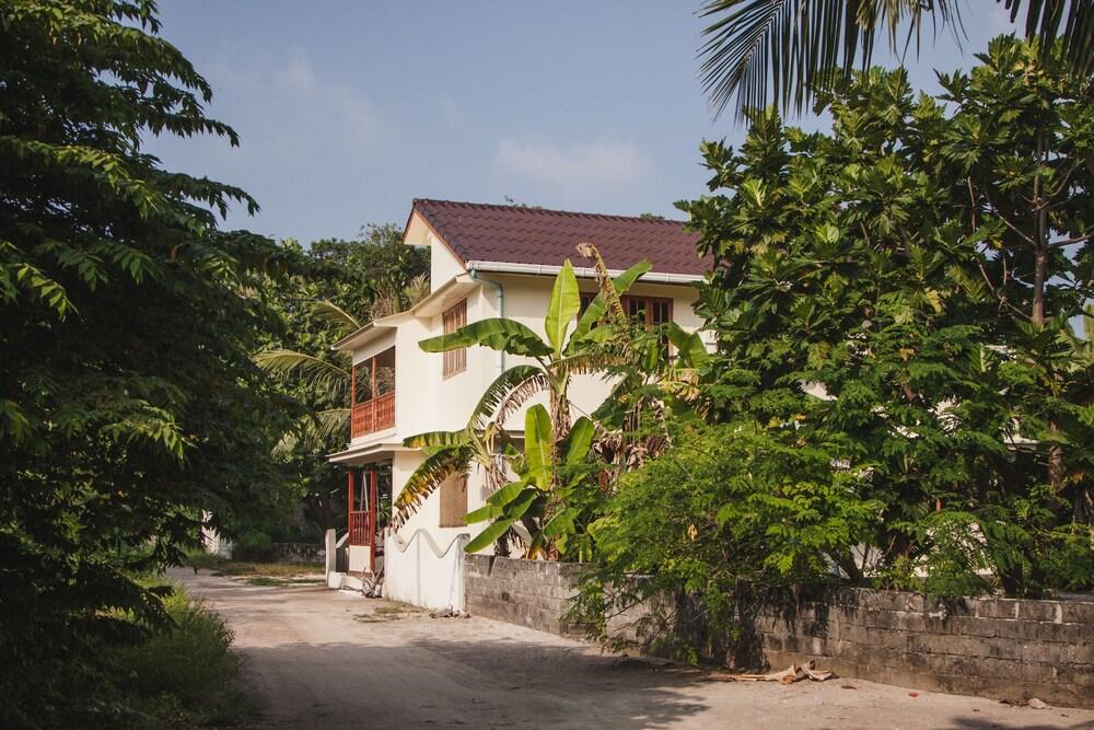 Gurahaana Guest House Exterior