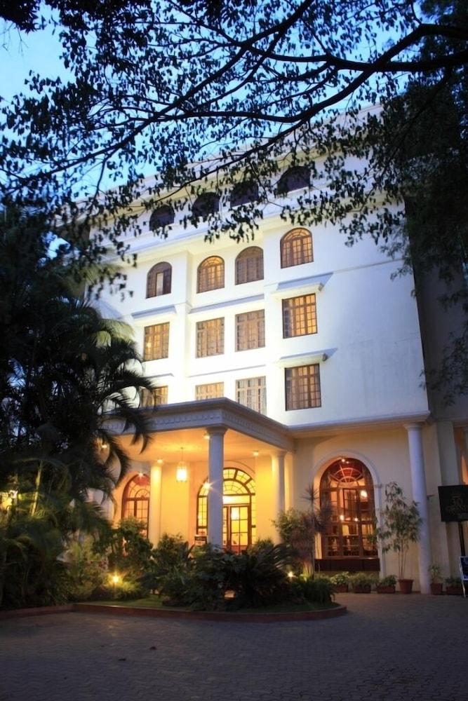 The Grand Magrath Hotel Exterior