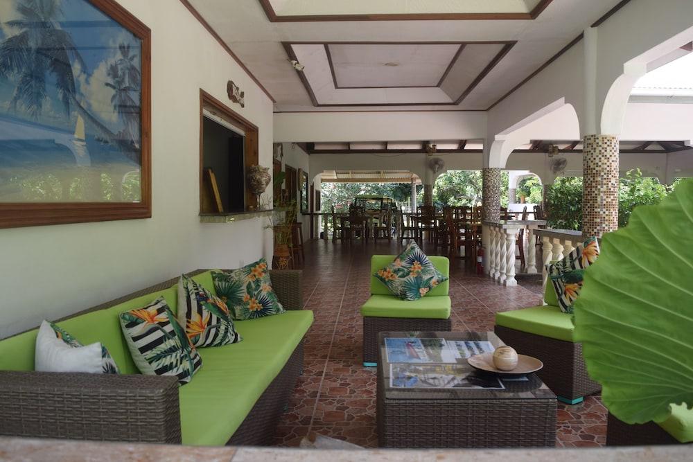Chalet Bamboo Vert Lobby