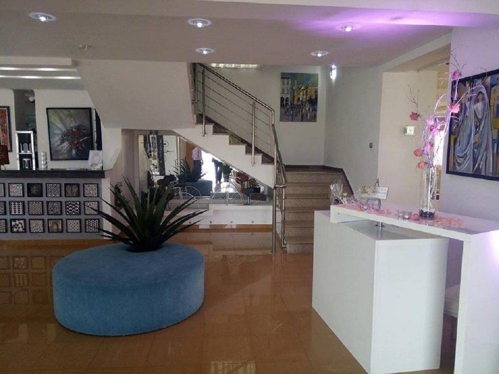 Hôtel L'évantail Reception