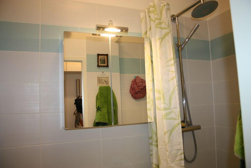 GoVienna Charming Studio Bathroom