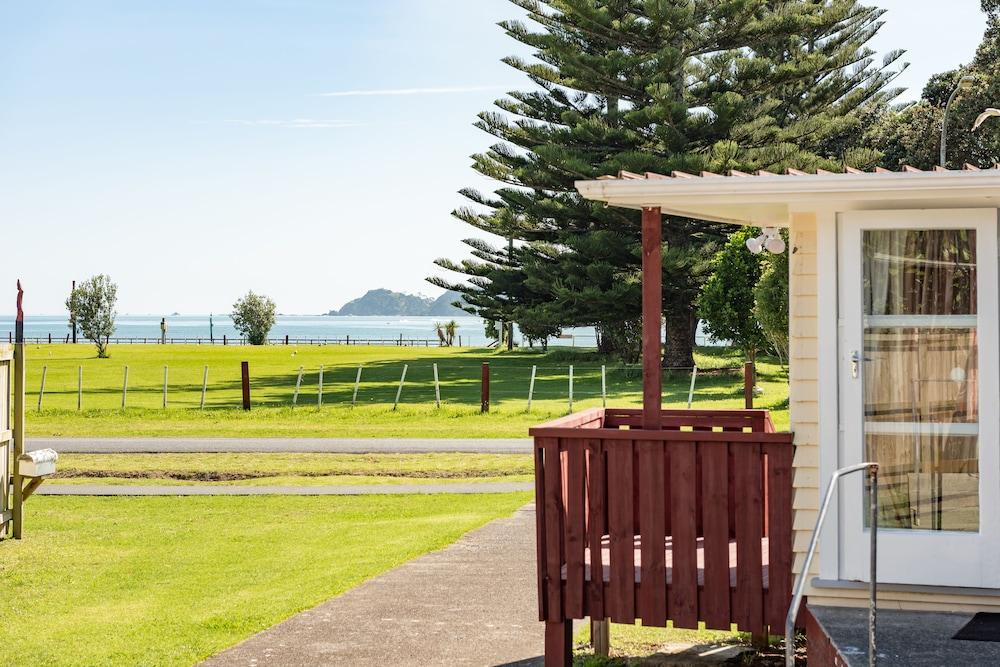 Waitangi Beach Bach 30A Exterior
