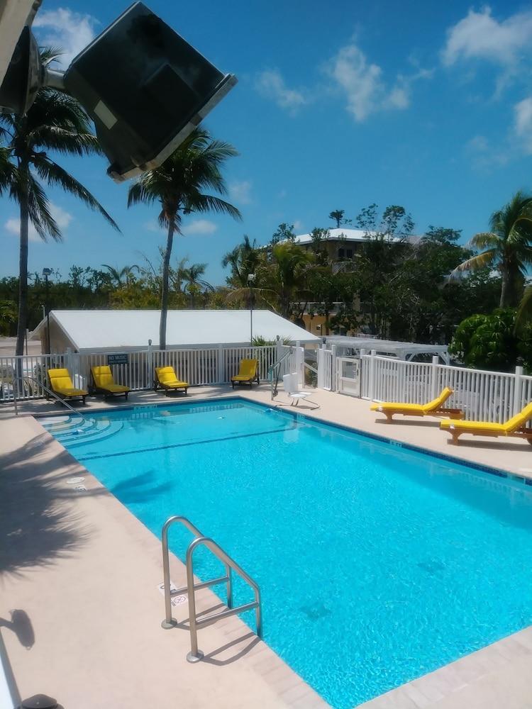 Kingsail Resort Outdoor Pool