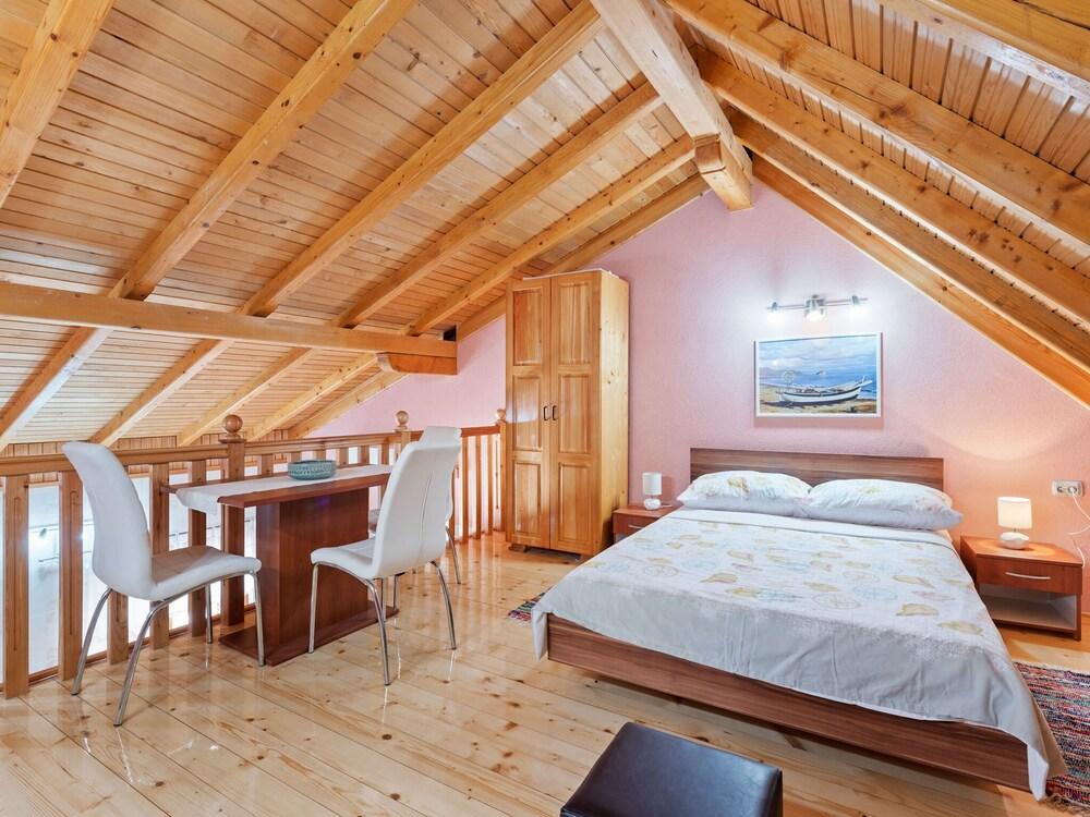 Joyful Apartment in Polača with Swimming Pool Living Room