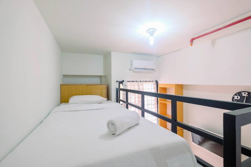 Minimalist and Comfortable Studio Dave Apartment Room