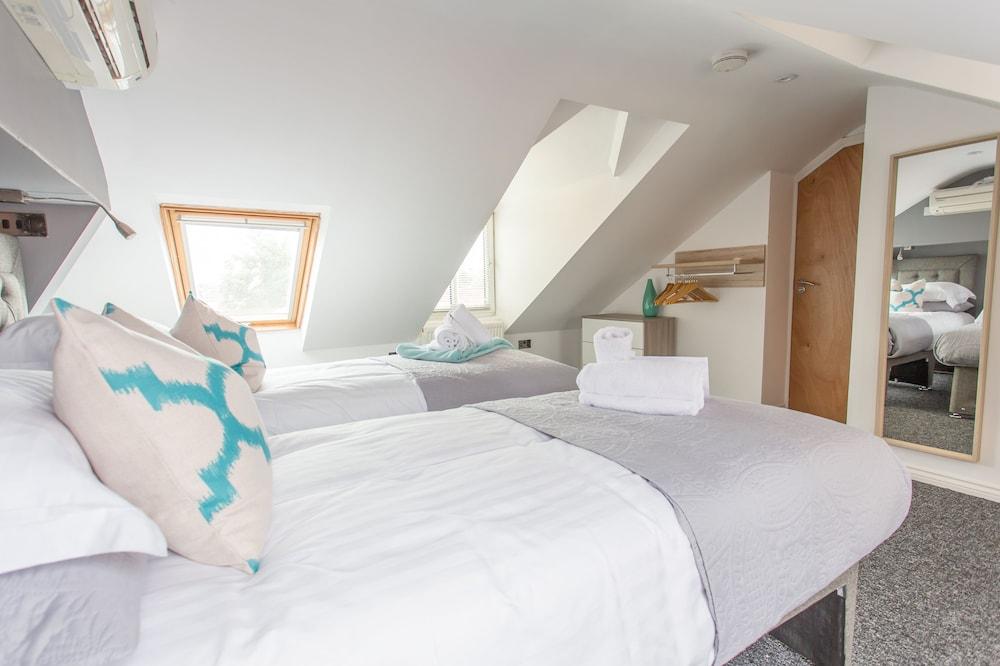 The Bullingdon Suite Room