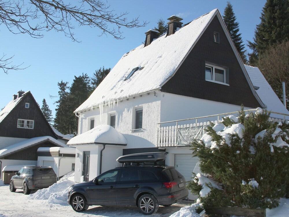 Holiday Home in a Quiet Location Directly Above the Postwiese Skiing Area in Neuastenberg Exterior