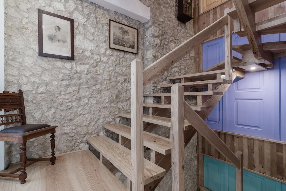 My Bairro Alto Suites Interior Entrance