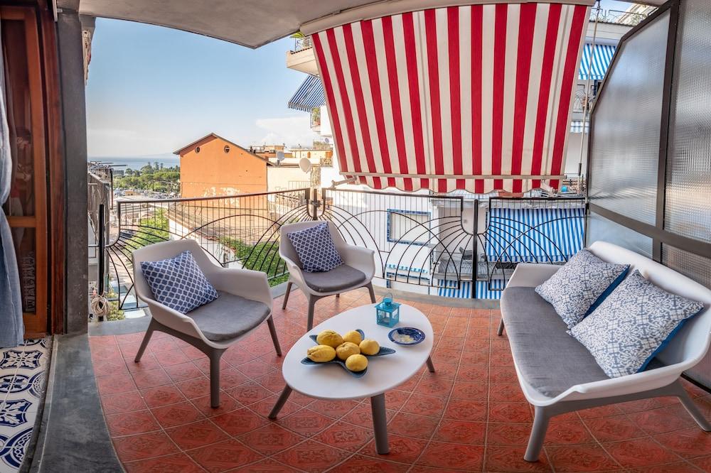 New 2 Bedroom Apt in Sorrento with sea view Terrace Featured Image