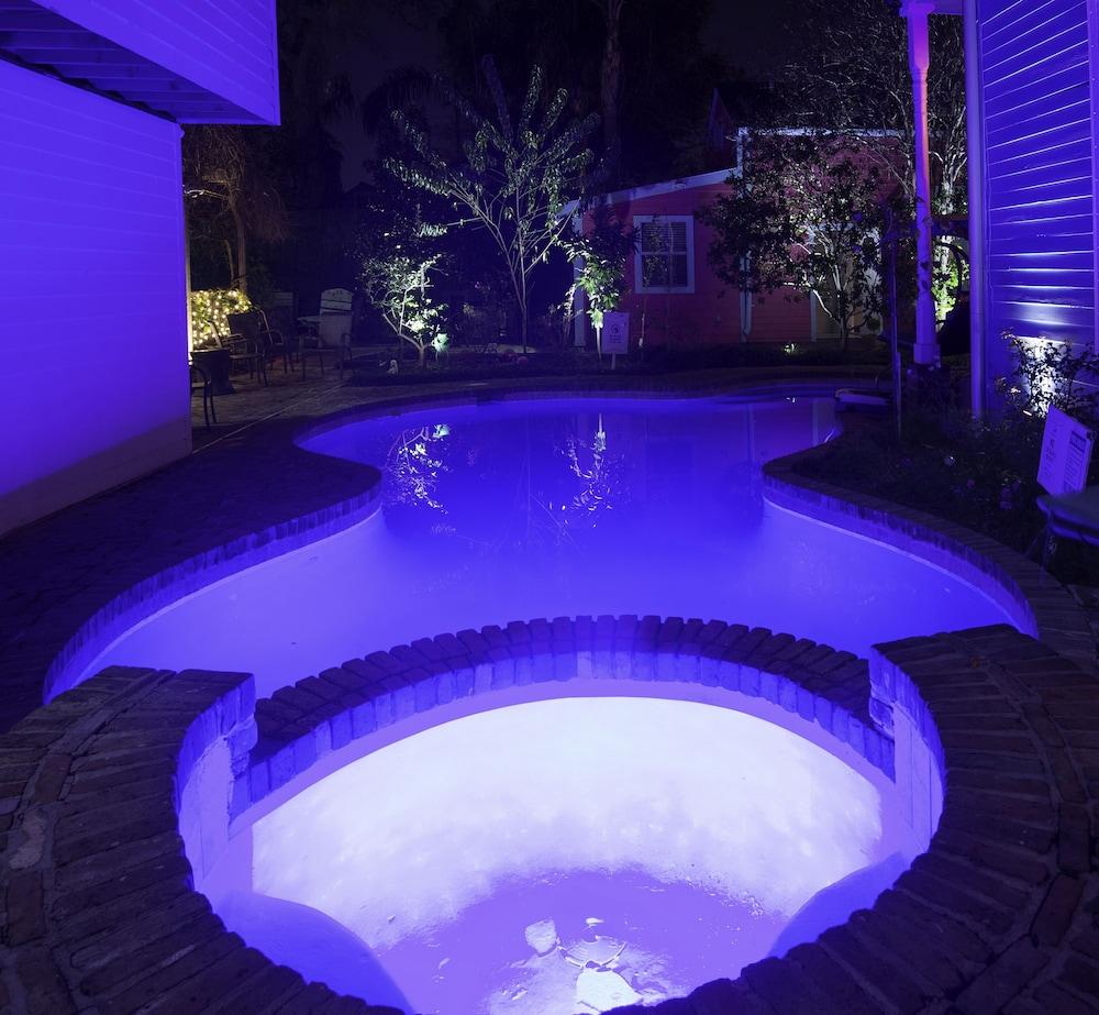 Best Location! 4 BR! Next to French QT by YouRent Outdoor Pool