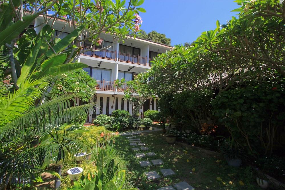 BuBu Long Beach Resort Exterior