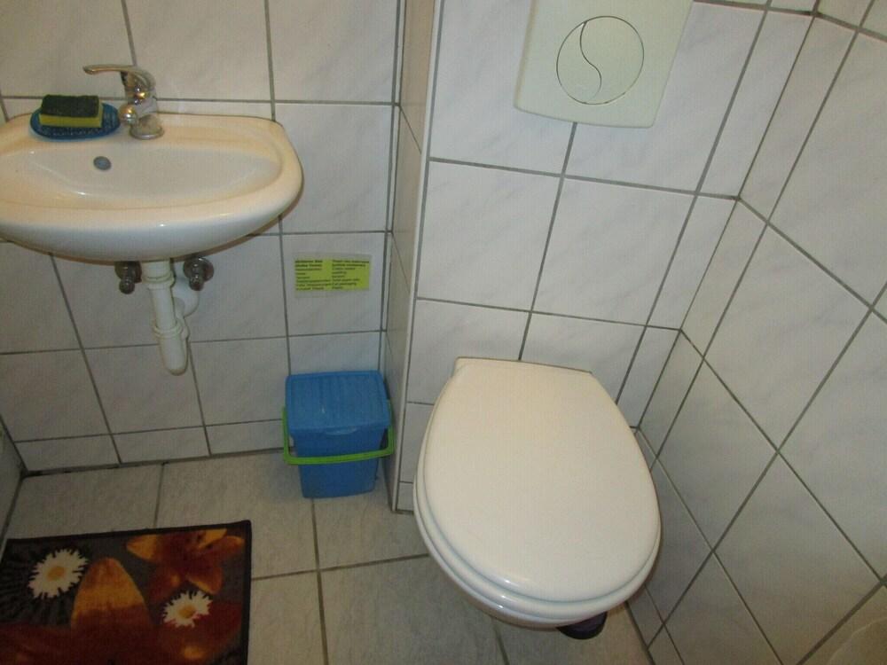 Michael's Apartments Bathroom