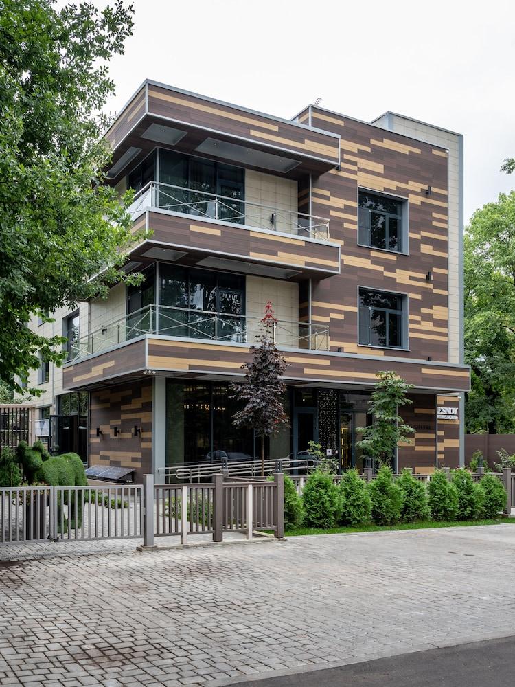 ليسنوي كانتري هاوس