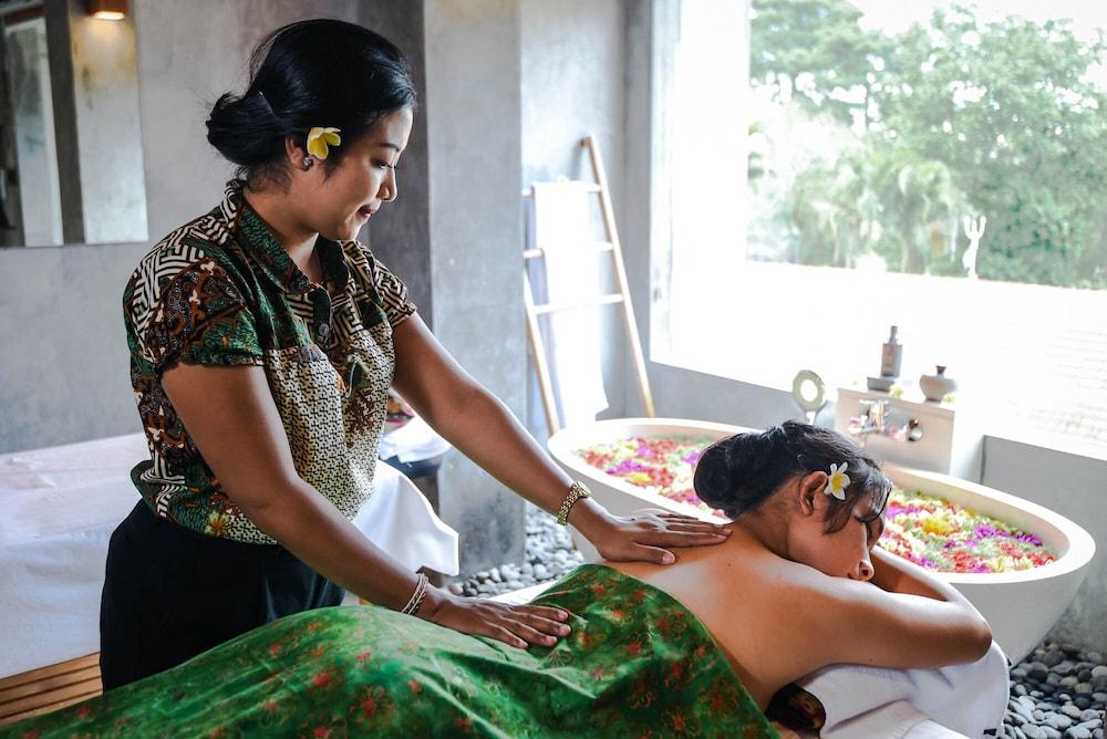 Purana Suite Ubud Spa