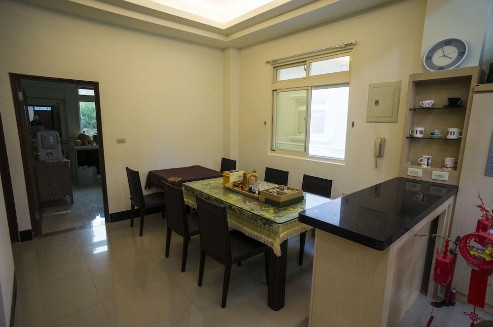 Red Tomato Modern Branch Interior Detail