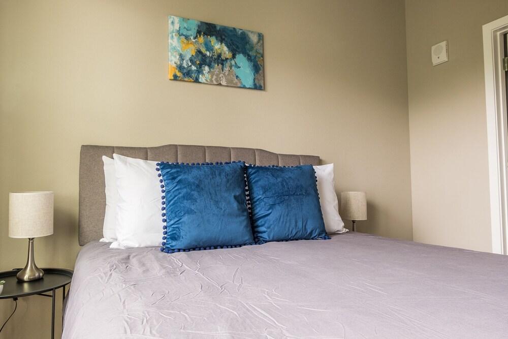 Baymeadows 2 BR Apt by Frontdesk غرفة