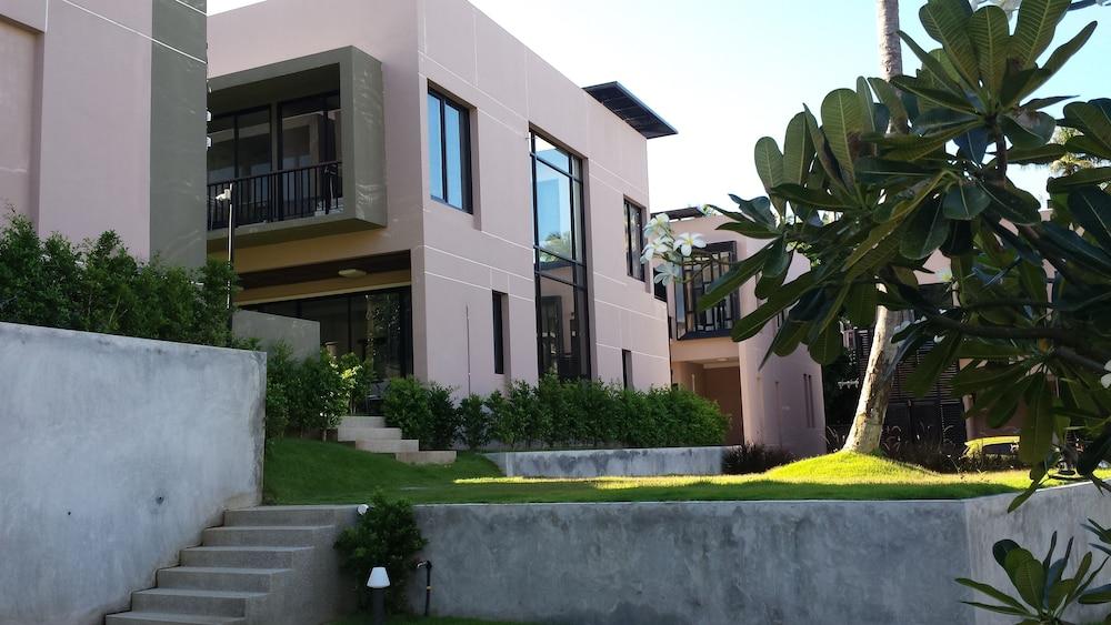 Pause on Samui Exterior