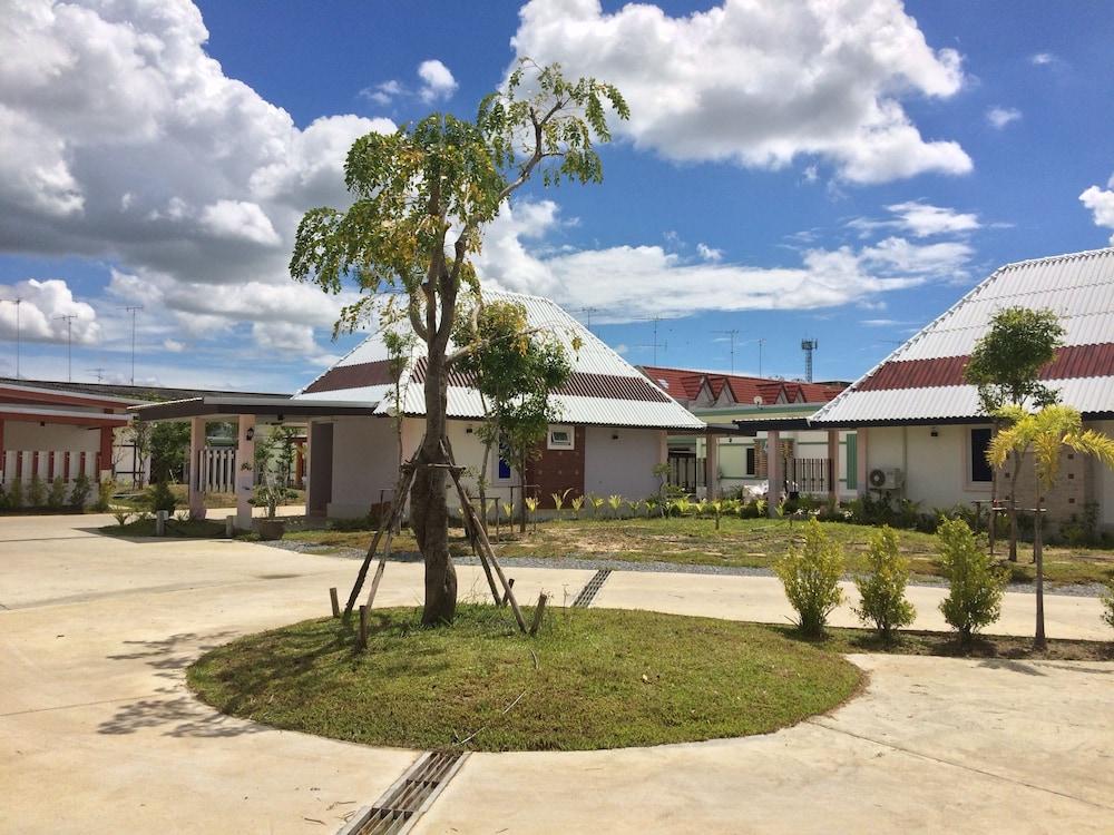 Suanrak resort Property Grounds