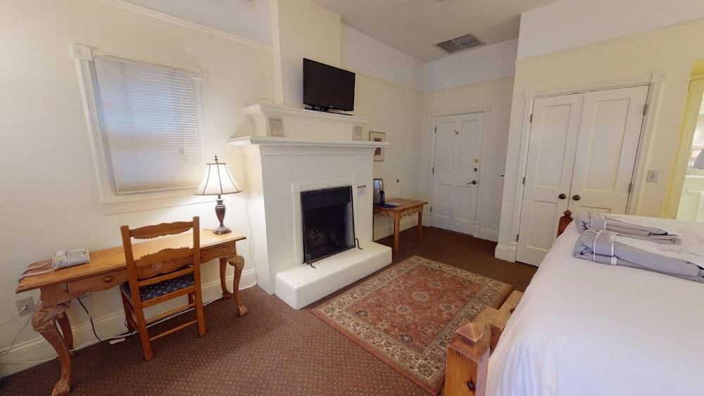 Preston Suite #8 Room